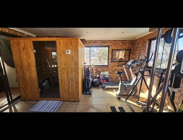 4 BEDROOM HOUSE FOR SALE IN MEYERSDAL